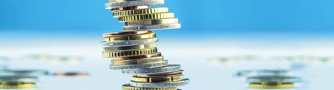 Abbildung aufeinander gestapelter Münzen