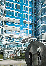 Abbildung einer Außenaufnahme des Bürogebäudes